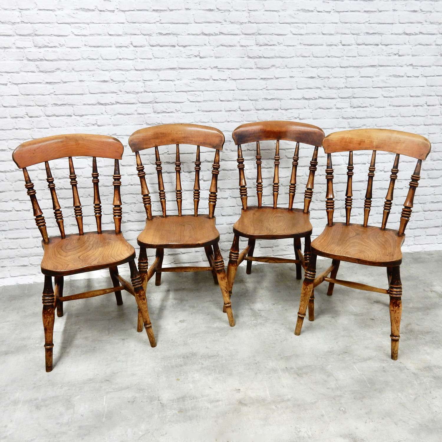 Set Antique Windsor Kitchen Chairs