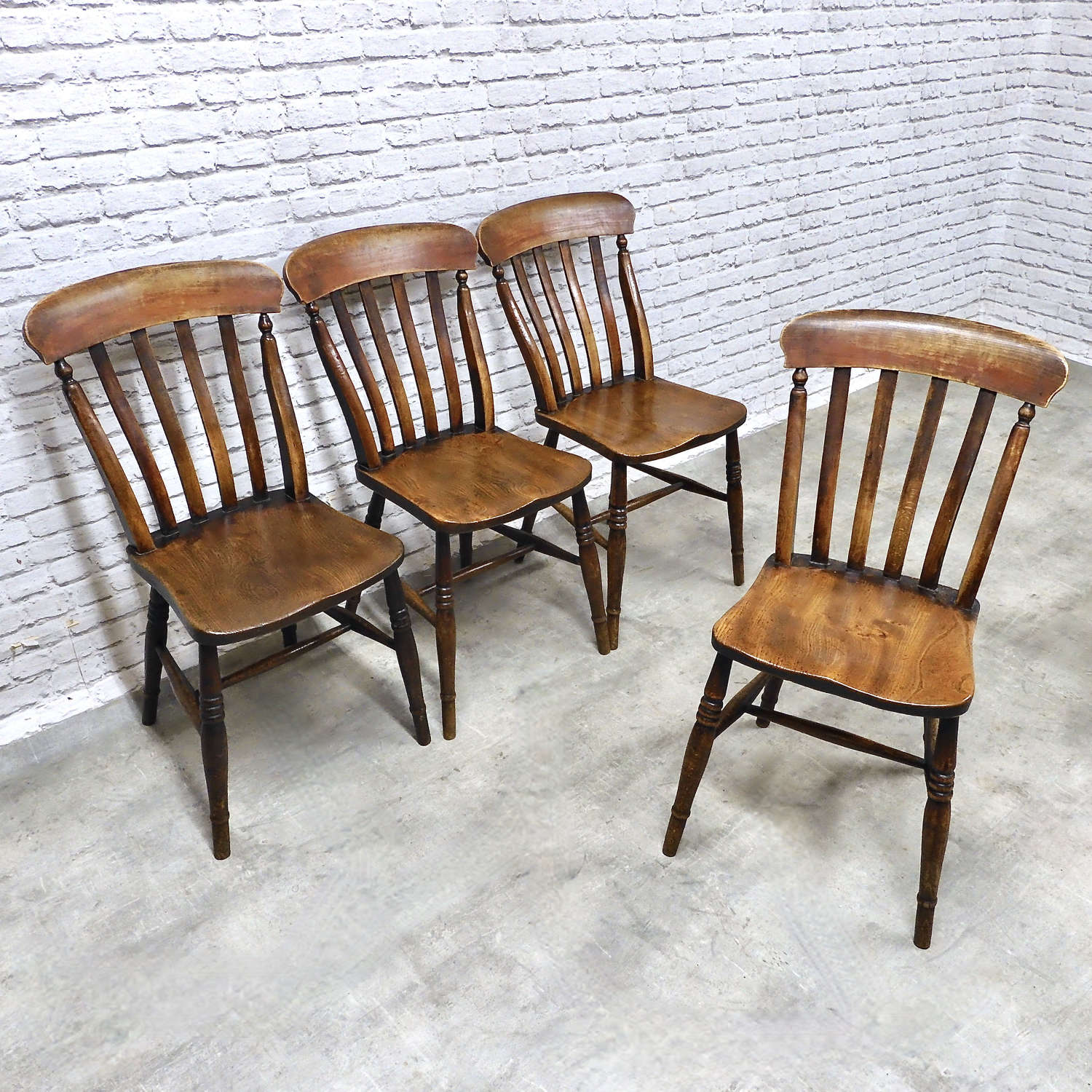 Set Windsor Lathback Chairs