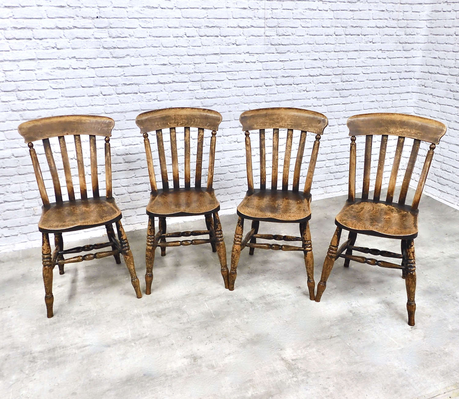 Set 4 Windsor Lathback Kitchen Chairs
