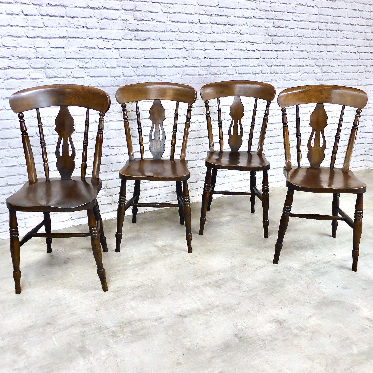 Set 4 Windsor Lyrebacks Kitchen Chairs