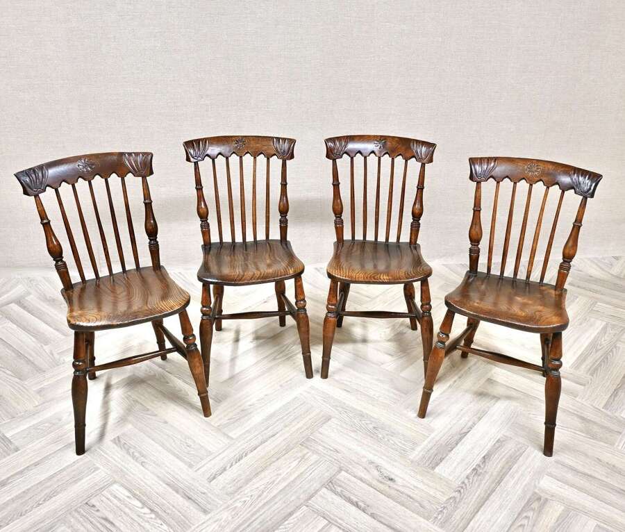 Set 4 Antique Farmhouse Windsor Kitchen Chairs