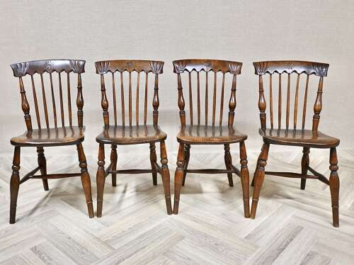 Set 4 Antique Farmhouse Windsor Kitchen Chairs