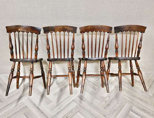 Set 4 Antique Farmhouse Windsor Kitchen Chairs