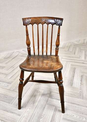 Set 4 Antique Farmhouse Windsor Kitchen Chairs